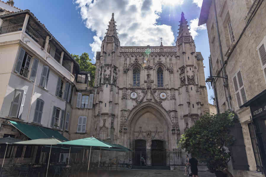 Francia - Avignon 061 - basílica de Saint-Pierre.jpg